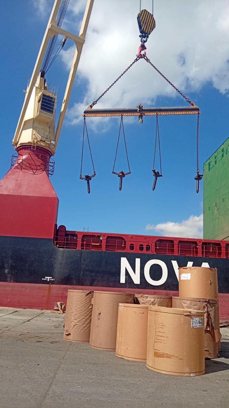 Lifting rig suspended beside a cargo vessel